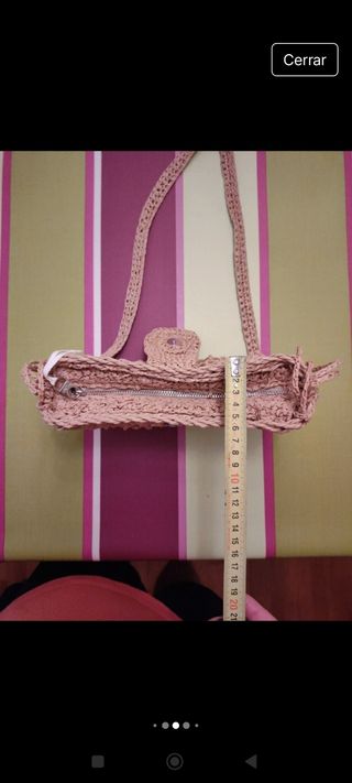 Bolso bandolera de la marca PULL&BEAR color paja.