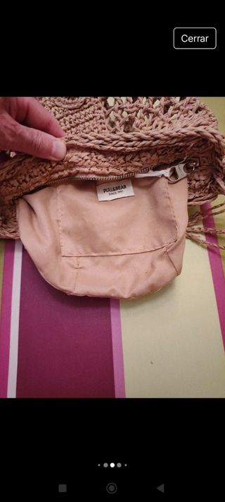 Bolso bandolera de la marca PULL&BEAR color paja.