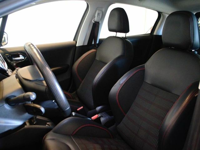 Peugeot 208 5P GT-Line 1.2L PT EAT6 110 S&S