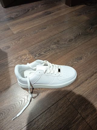 Zapatillas blancas deportivas