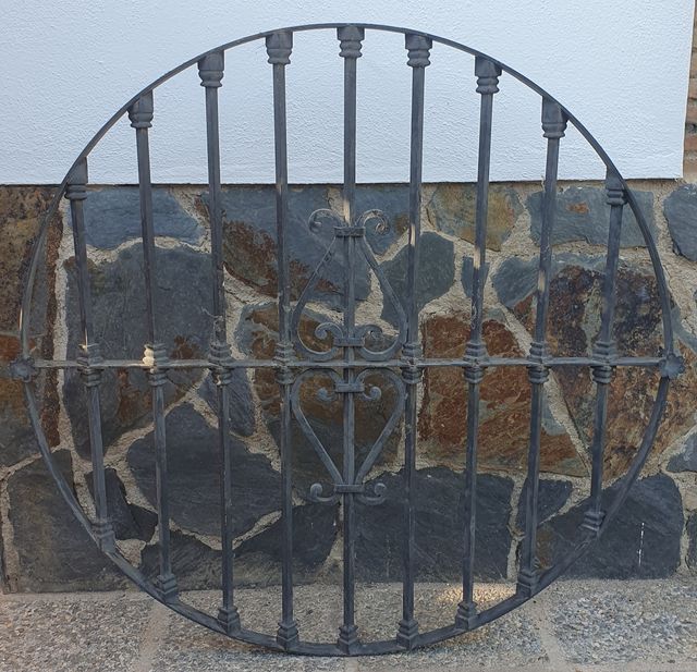 Rejas forja para ventanas y balconeras.Buen estado