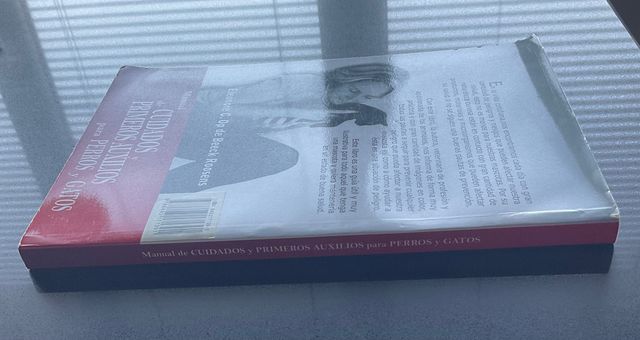 /|||Libro "Cuidados y 1os auxilios perros y gatos"