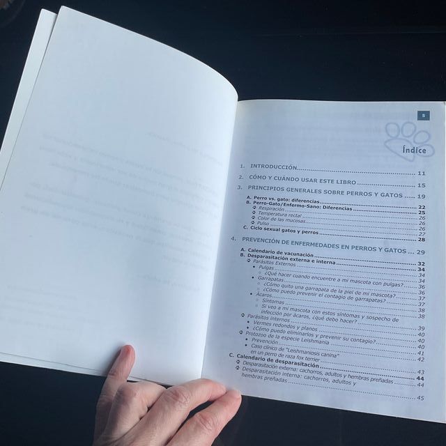 /|||Libro "Cuidados y 1os auxilios perros y gatos"