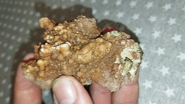 Aragonite globulare rossa