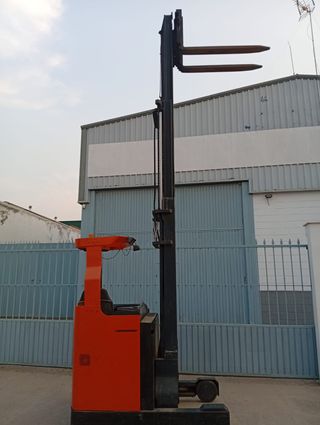 Carretilla Retráctil modelo BT RRB2