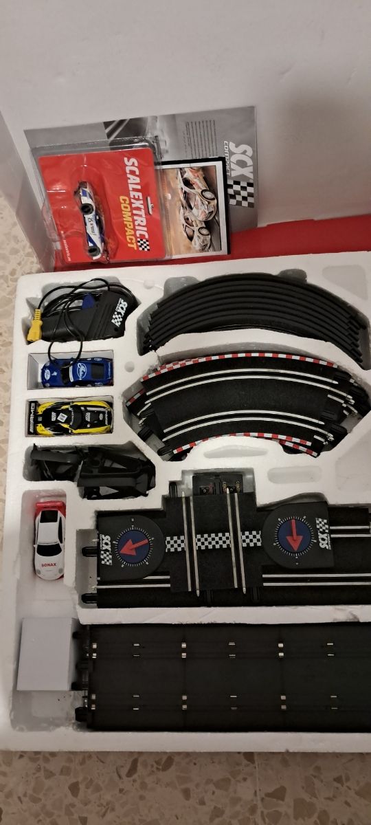 Scalextric Loopinator 4 Compact