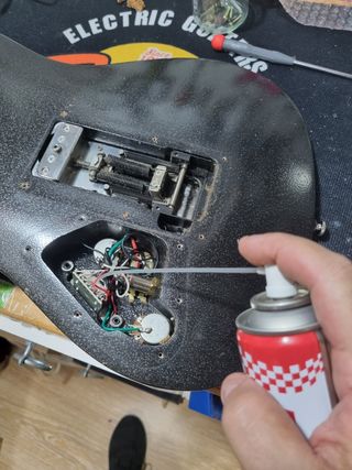 LUTHIER, TÉCNICO HIFI, SOPORTES DE GUITARRA, ETC..