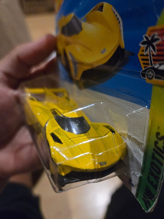 Hot Wheels Cadillac GTP Hypercar Amarillo