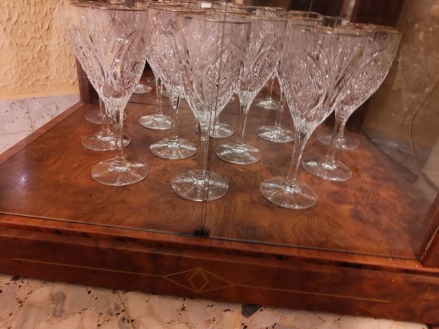 Vitrina vintage + 4 set x 12 copas cristal Bohemia