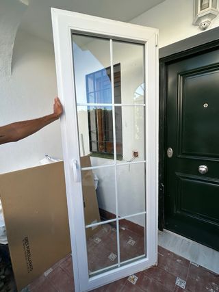 Puerta PVC blanca con cristal
