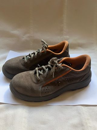 Zapatillas de trabajo marrones