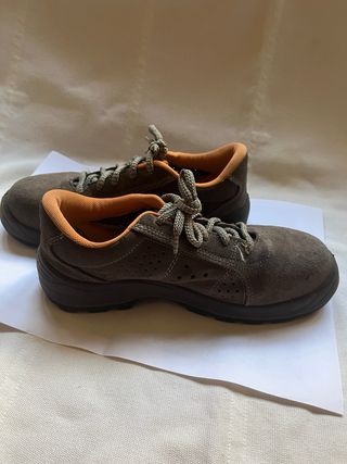 Zapatillas de trabajo marrones