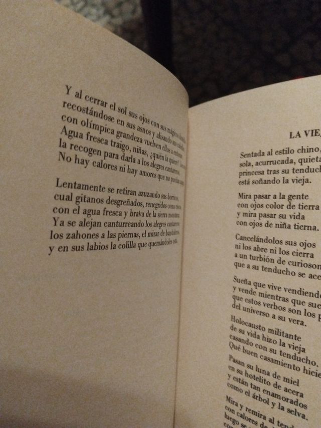 Un ligero viento recorre la marisma: antología ...