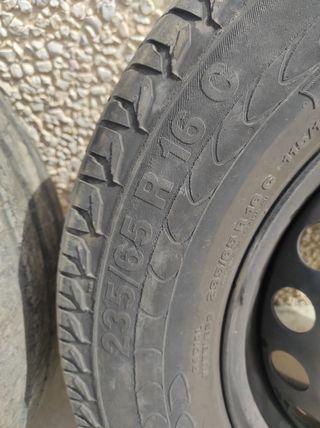 235/65 R16 C  ruedas neumáticos 



