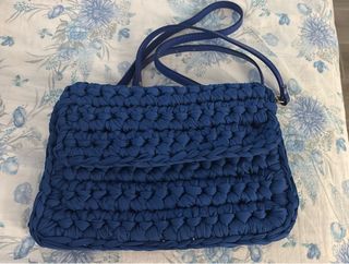 Borsa a tracolla blu in fettuccia