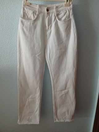 Vaqueros rectos blancos rotos