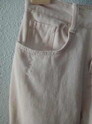 Vaqueros rectos blancos rotos