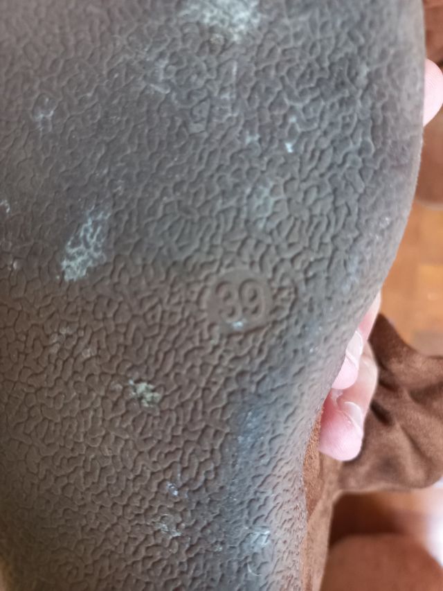 Botines Marrones con cuña interior