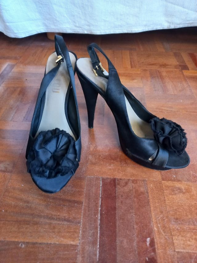 Tacones negros de salón