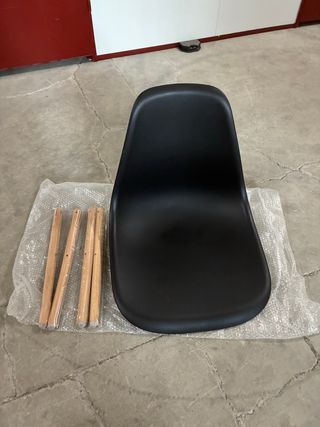 Silla negra - Patas madera