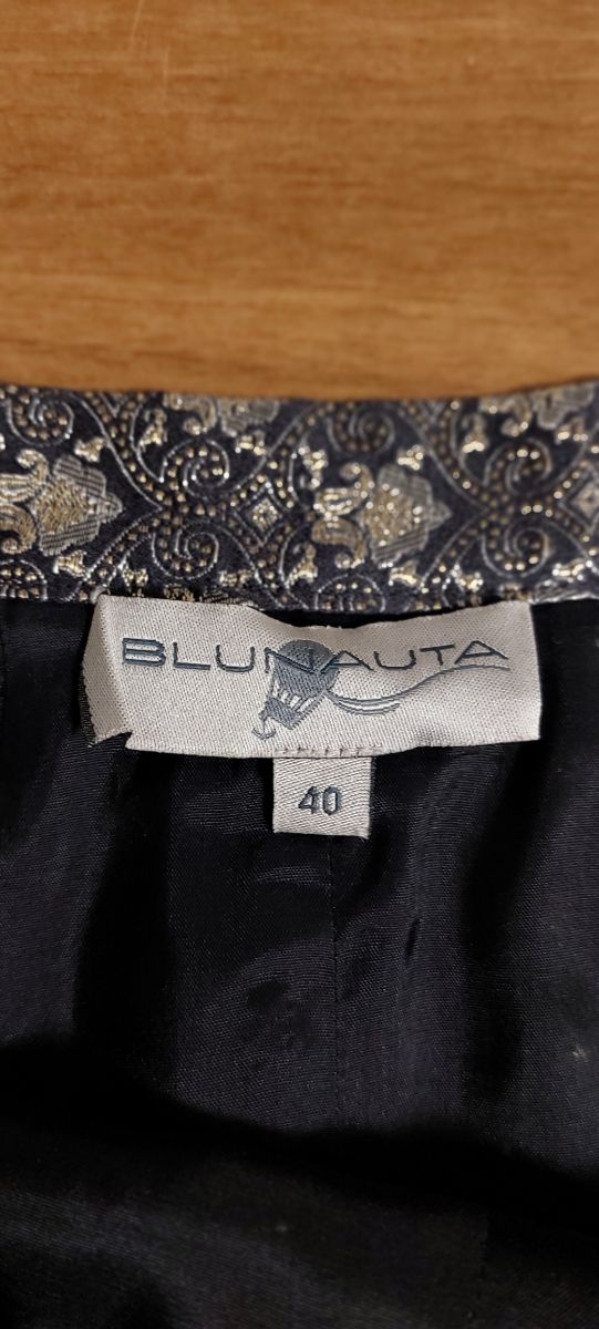 Gonna corta oro e nero