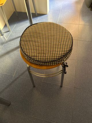 Dos sillas más taburete de cocina de metal mader