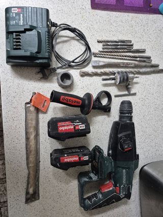  Maletin +Taladro percutor Metabo + baterías 