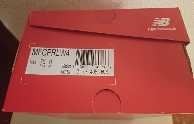 Caja NEW BALANCE  talla 40.5