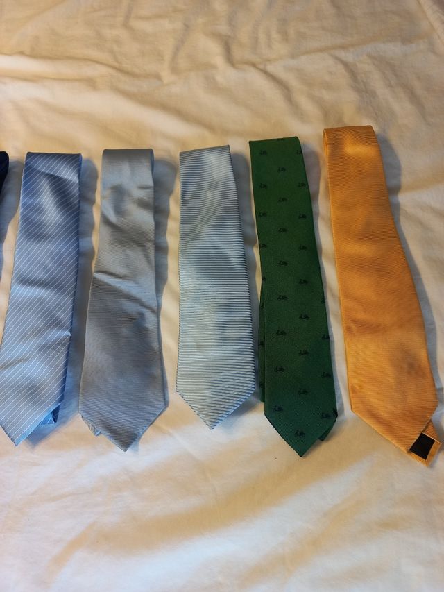 Corbatas de colores variados