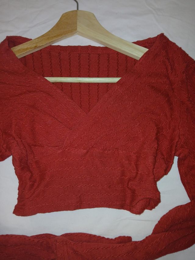 Top rojo tejido