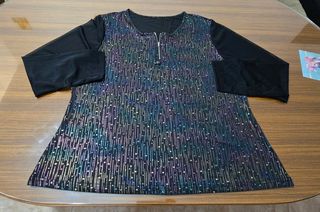 Camiseta de manga larga negra con brillos