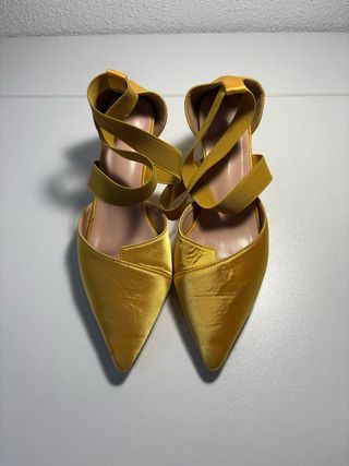Sandalias tacón amarillo