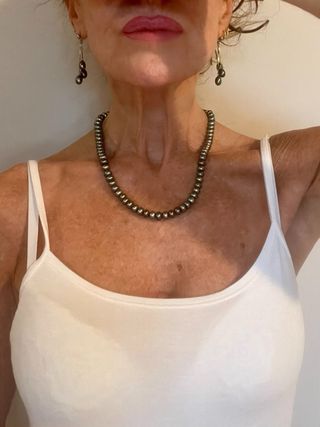Collar y pendientes perlas grises