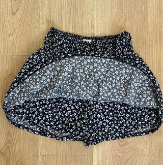 Saia calçao curta floral Zara