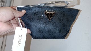 Bolso , neceser marca GUESS