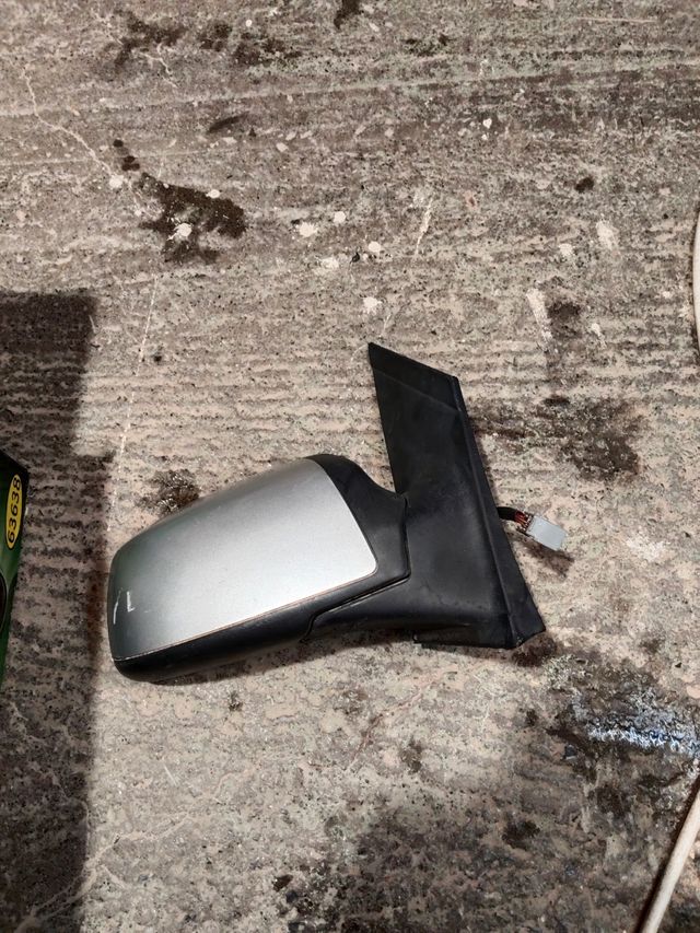 Retrovisor derecho Ford Focus berlina