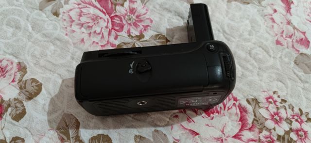 Impugnatura batteria Nikon BP-D80N