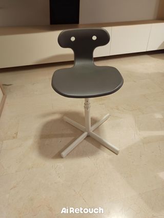 Silla escritorio gris y blanca
