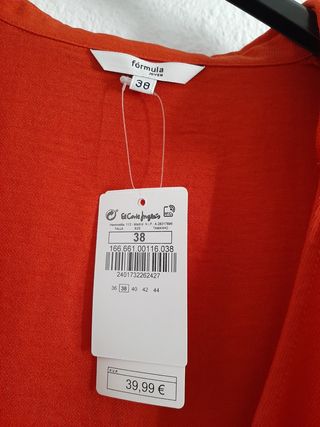 Camisa con etiqueta 