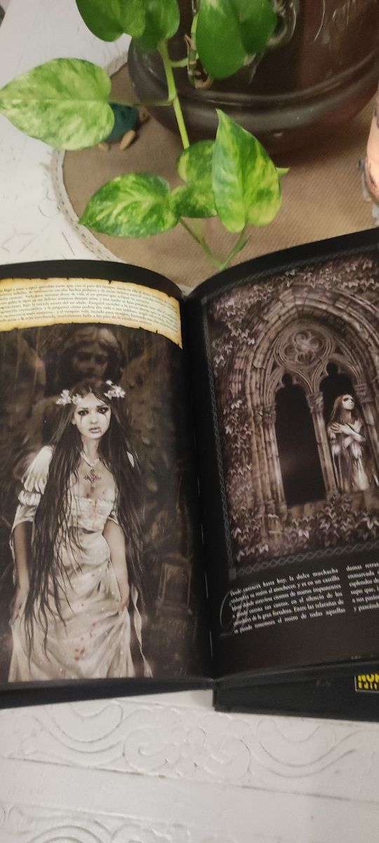 Favole, tomos 1 y 2 ilustradora Victoria Frances.