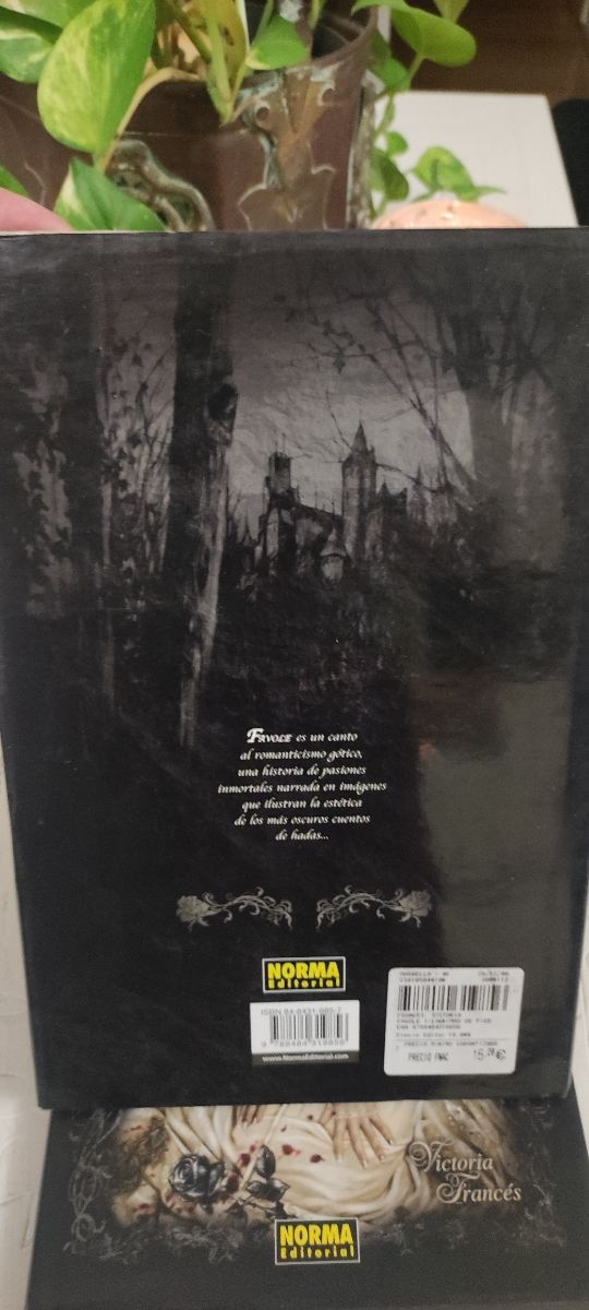 Favole, tomos 1 y 2 ilustradora Victoria Frances.