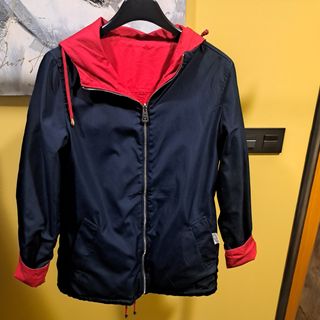 Parka reversible roja y azul