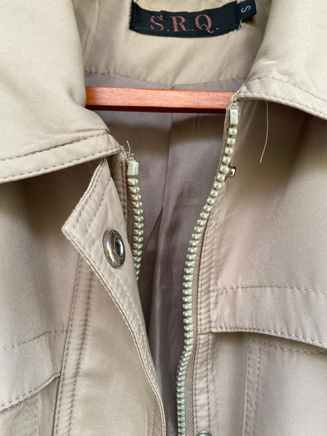 Parca. Chaqueta fina de mujer.