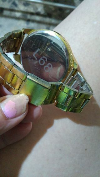 Reloj Guess dorado