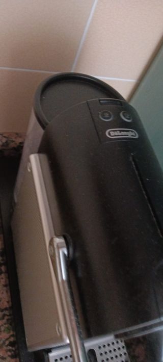 Cafetera cápsulas Nespresso y dispensador
