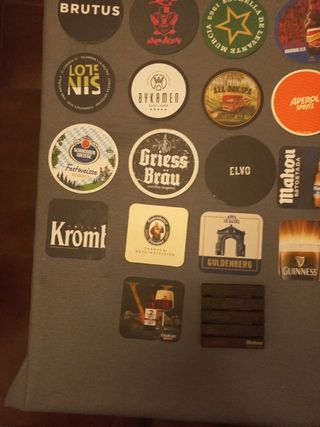 Collezione di sottobicchieri da birra
