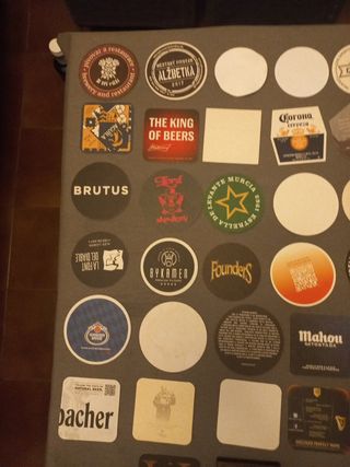 Collezione di sottobicchieri da birra
