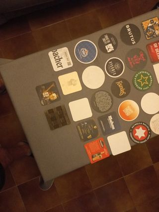 Collezione di sottobicchieri da birra