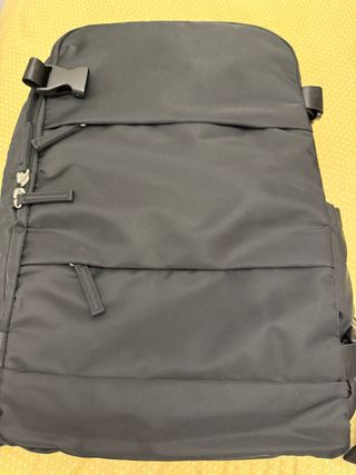 Mochila negra viaje