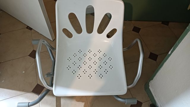 Silla giratoria bañera comprada ortopedia